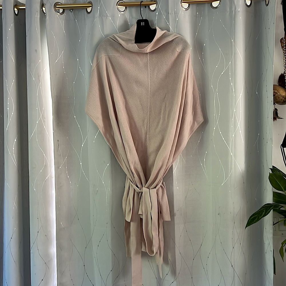 Wool/Cashmere cape with tie belt